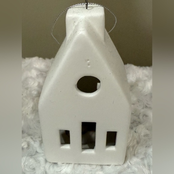 White Ceramic House Ornament - Picture 1 of 1